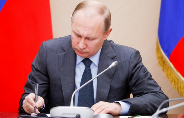 Путин уволил ряд руководителей СКР, МВД, ФСИН и МЧС