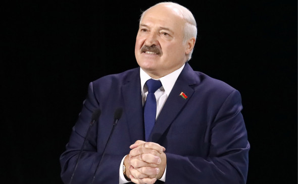Лукашенко заявил о зависти россиян и украинцев к белорусам