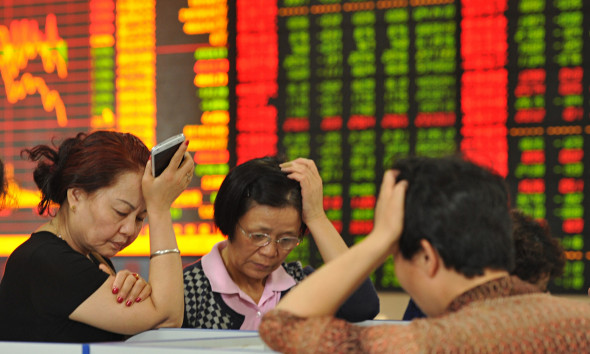 «Продают в панике»: Инвесторы бегут из акций Китая