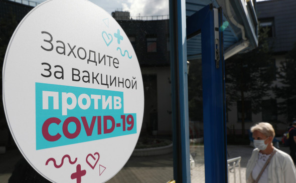 Первую партию российской вакцины от COVID выпустили в гражданский оборот