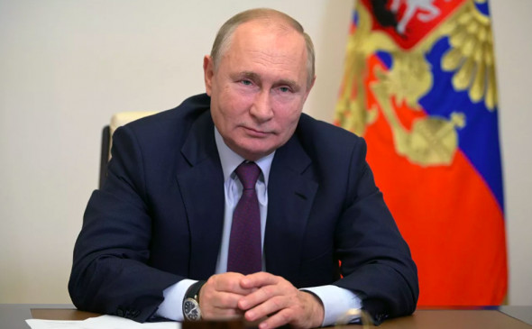 Путин поручил сократить число контрольных работ в школах