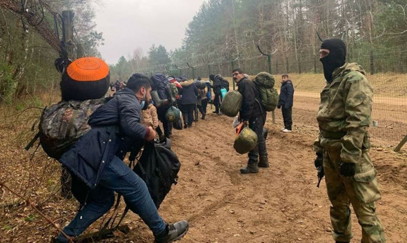Как беженцы попадают на границу с Польшей