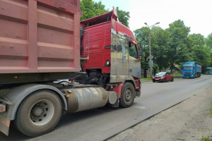 Против кого дружим? - в Казахстане задерживают российские грузовики с товаром