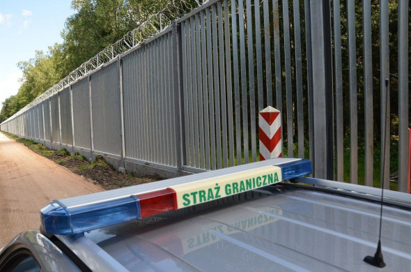 В Польше завершили строительство стены на границе с Белоруссией