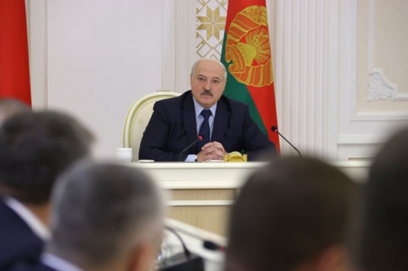 Лукашенко с 6 октября ввел запрет на повышение цен в Беларуси