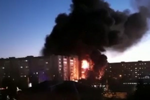 Пожар охватил все девять этажей жилого дома в Ейске после крушения Су-34