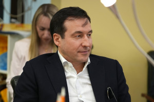 Депутат Гусев призвал обсудить вопрос с правами ещё не рождённых детей