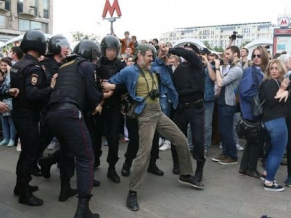 12 перед. Валерий теневой протесты по Москве. Митинг сторонников Валерия соловья.