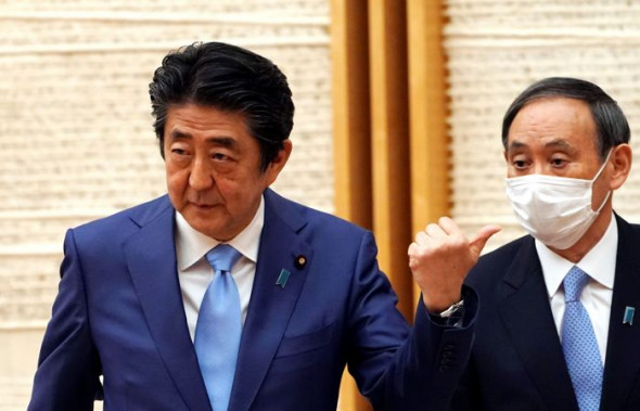 СМИ назвали претендентов на пост премьера Японии после отставки Абэ