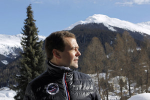 «Это в поддержку русской зимы». Медведев объяснил фото фонаря в день акций сторонников Навального