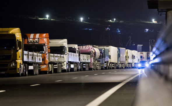 Иностранным грузовикам запретили покидать Россию с неоплаченными штрафами