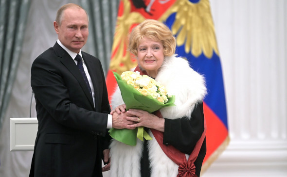Доронина обратилась к Путину с просьбой «изгнать» худрука МХАТа