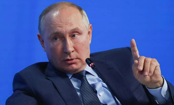 Путин заявил о подрыве позиций доллара в качестве мировой резервной валюты