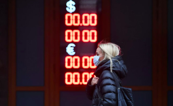 СМИ: США и Евросоюз могут ввести ограничения на обмен рубля