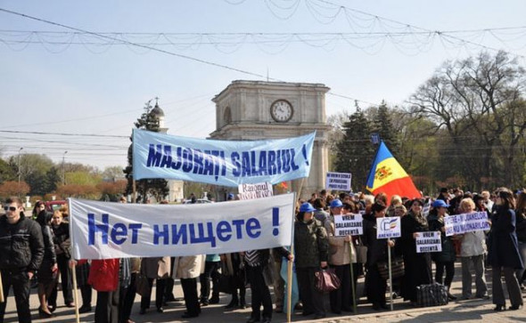 В Молдавии жизнь как по Жванецкому — «население переодевается во все чистое»