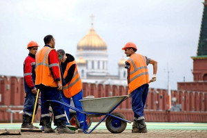 Мы здесь не местные: Россия бьет рекорд по въезду трудовых мигрантов