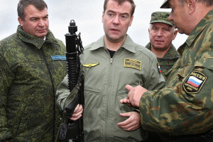 Медведев допустил применение в военном конфликте стратегического ядерного оружия