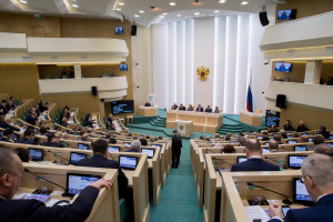 Совет Федерации: освобождать от наказаний за участие в боевых действиях ранее осужденных