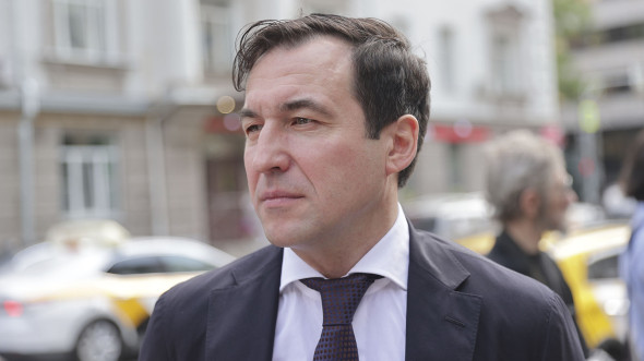Дмитрий Гусев предложил «пересадить» такси на электрокары из-за дорогого бензина